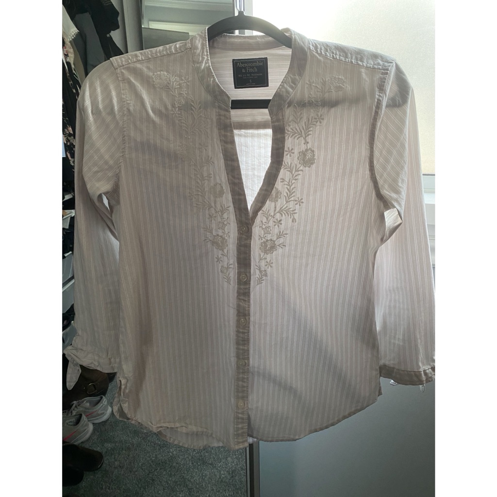 V A&F Button Down
